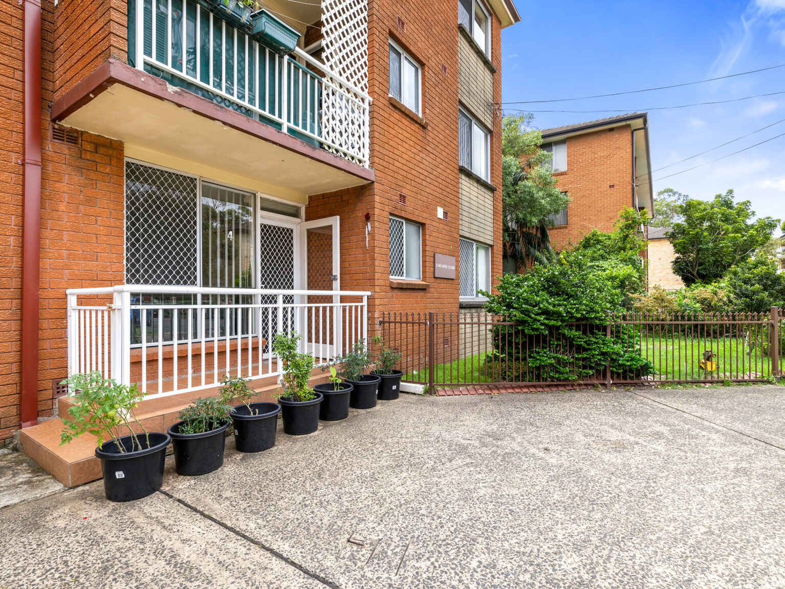 Apartment For Sale 4/2 Hearne Close Eastlakes