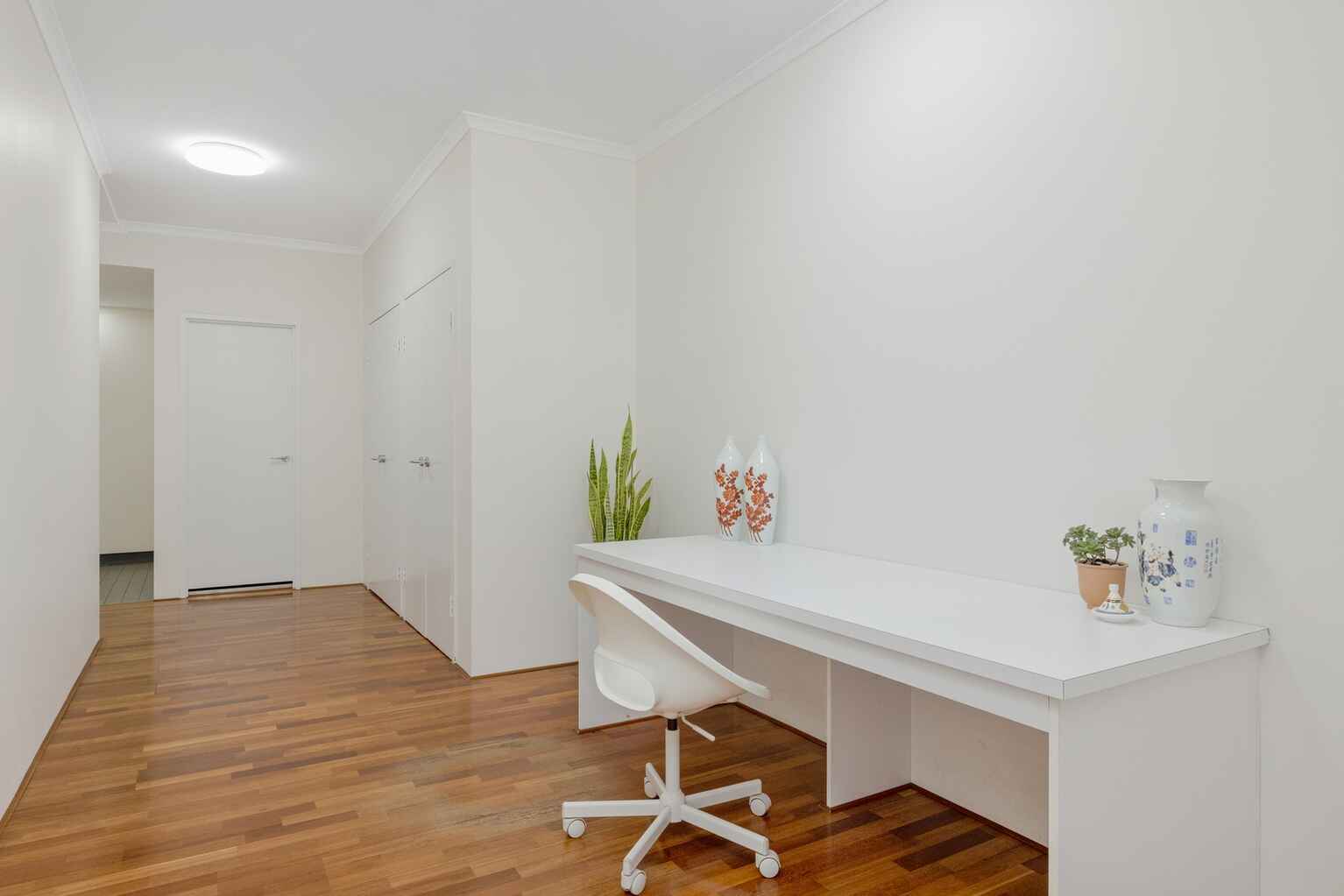 8/4 Grandstand Parade Zetland