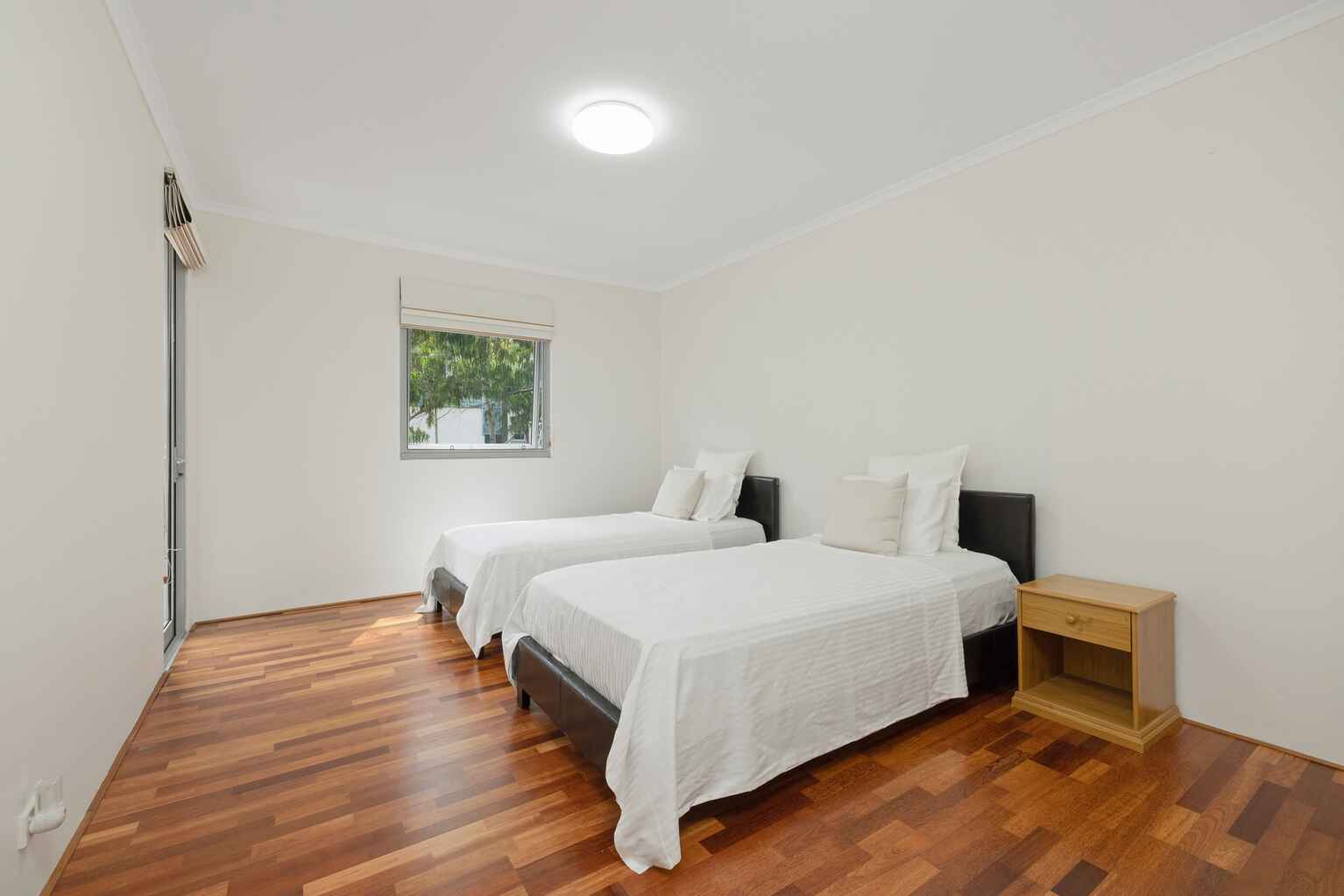 8/4 Grandstand Parade Zetland