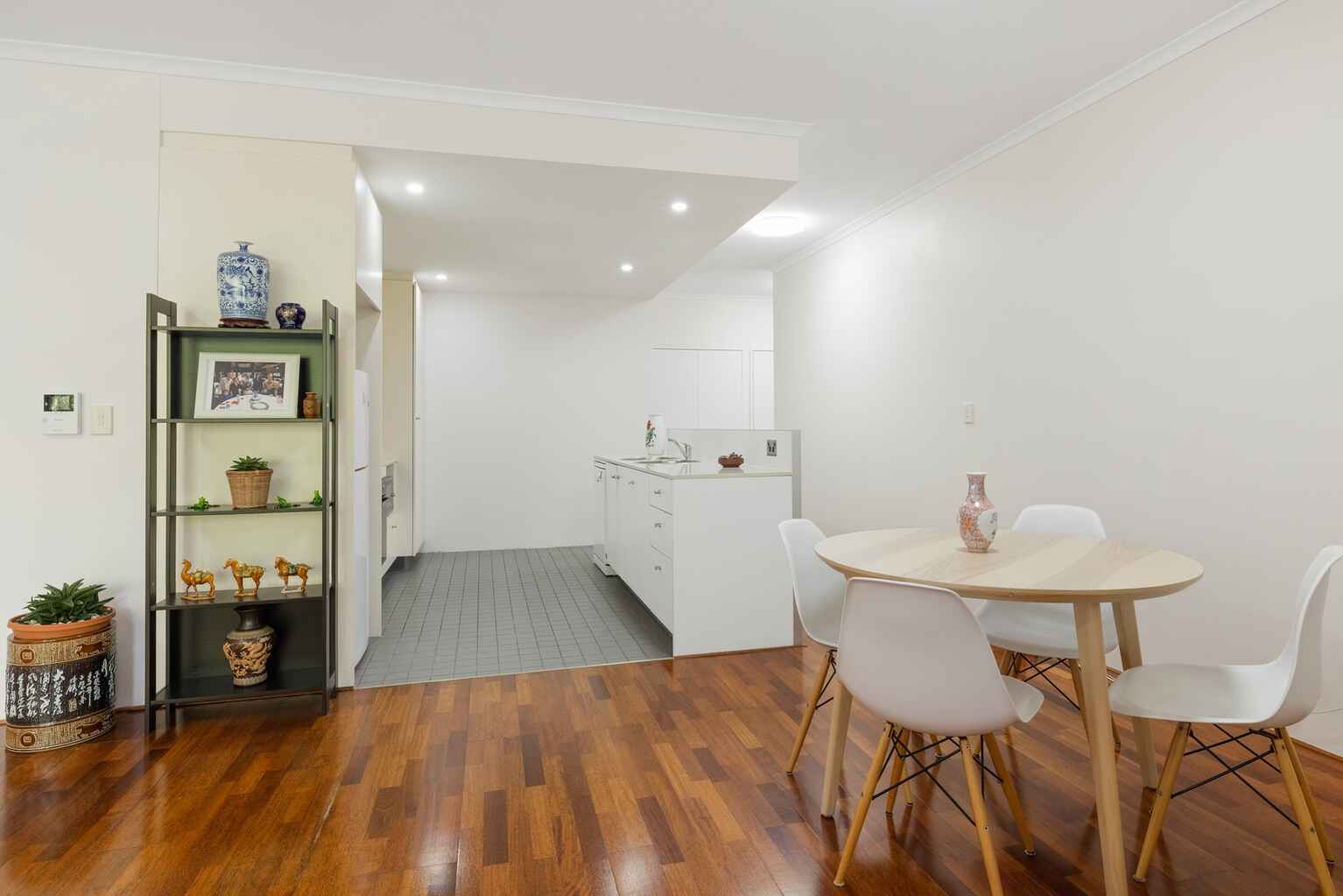 8/4 Grandstand Parade Zetland