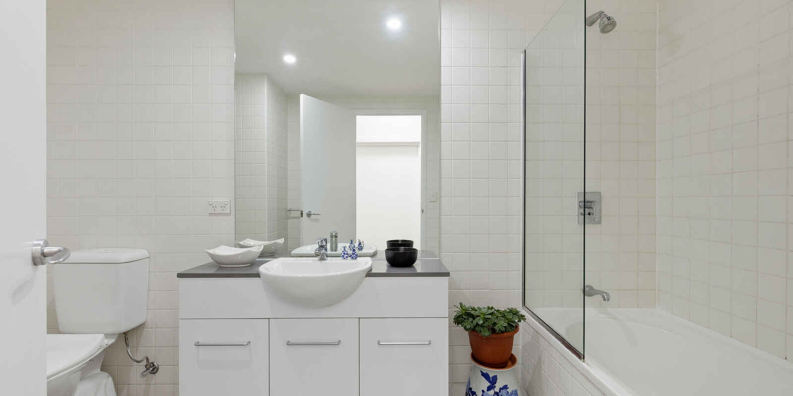 8/4 Grandstand Parade Zetland 8/4 Grandstand Parade Zetland