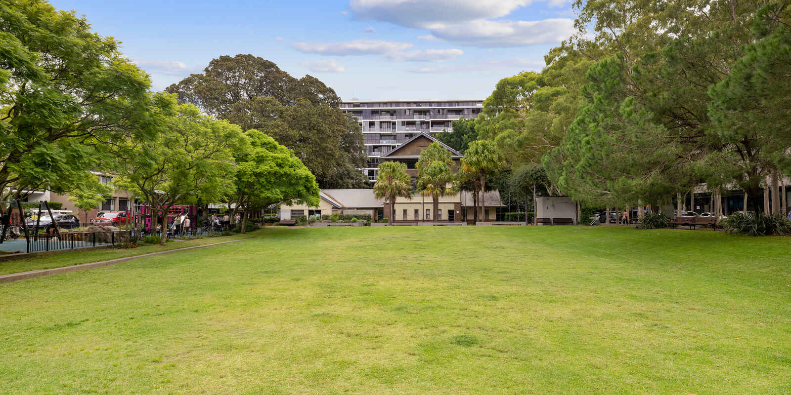 8/4 Grandstand Parade Zetland 8/4 Grandstand Parade Zetland