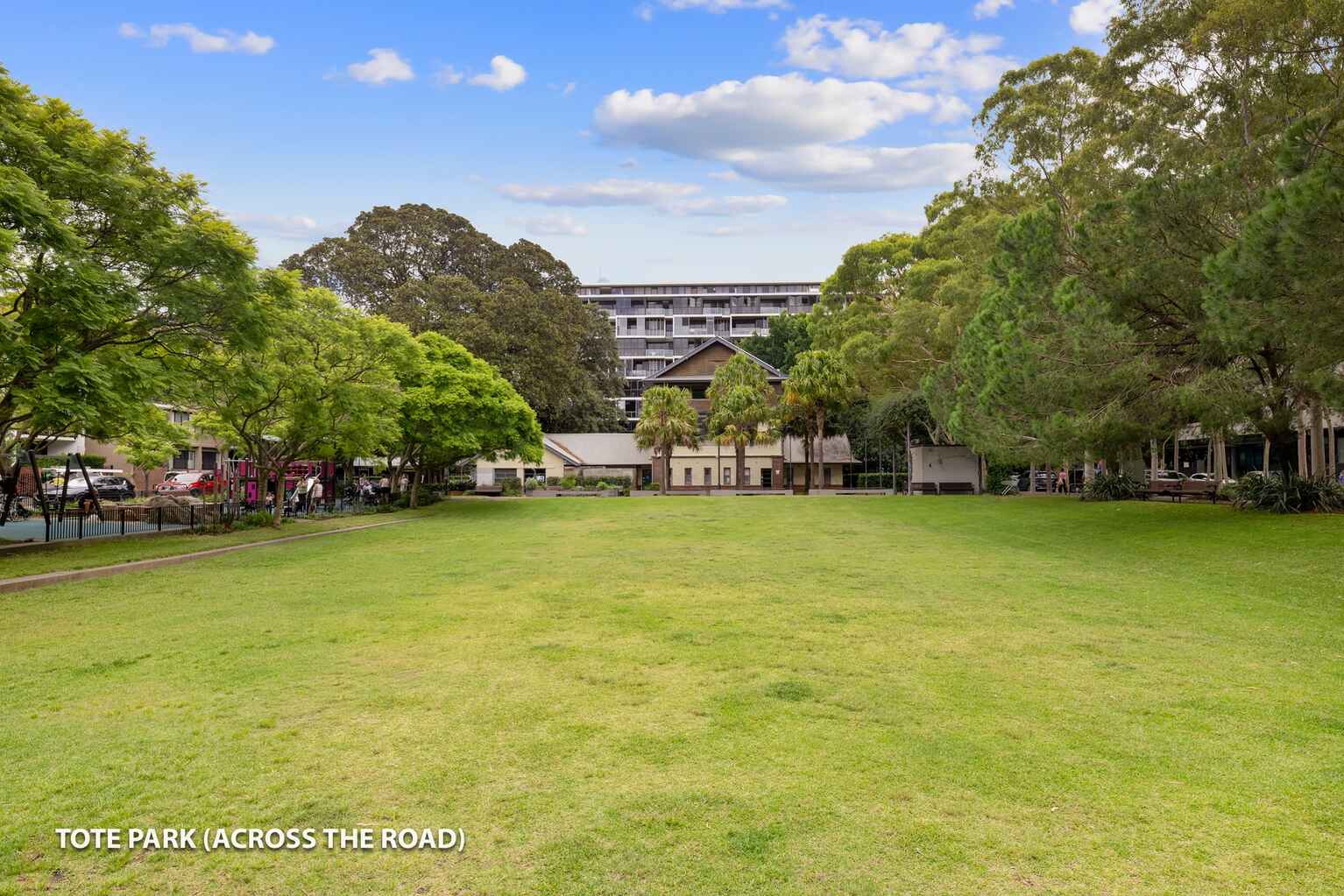 8/4 Grandstand Parade Zetland