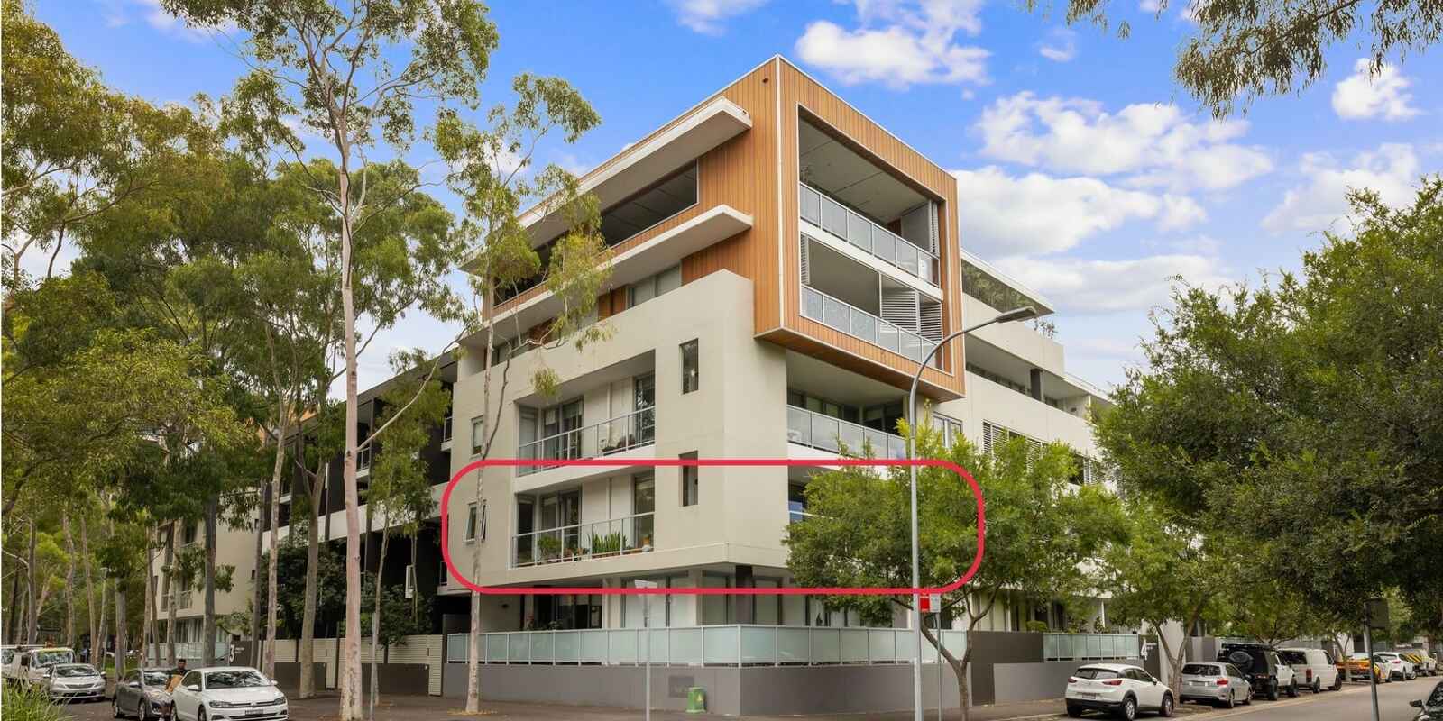 8/4 Grandstand Parade Zetland 8/4 Grandstand Parade Zetland