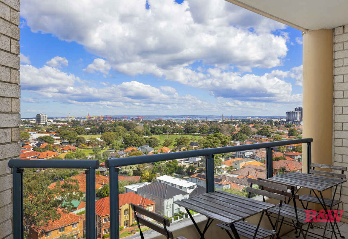 Outstanding Views - Newington Tower Sub Penthouse Style
