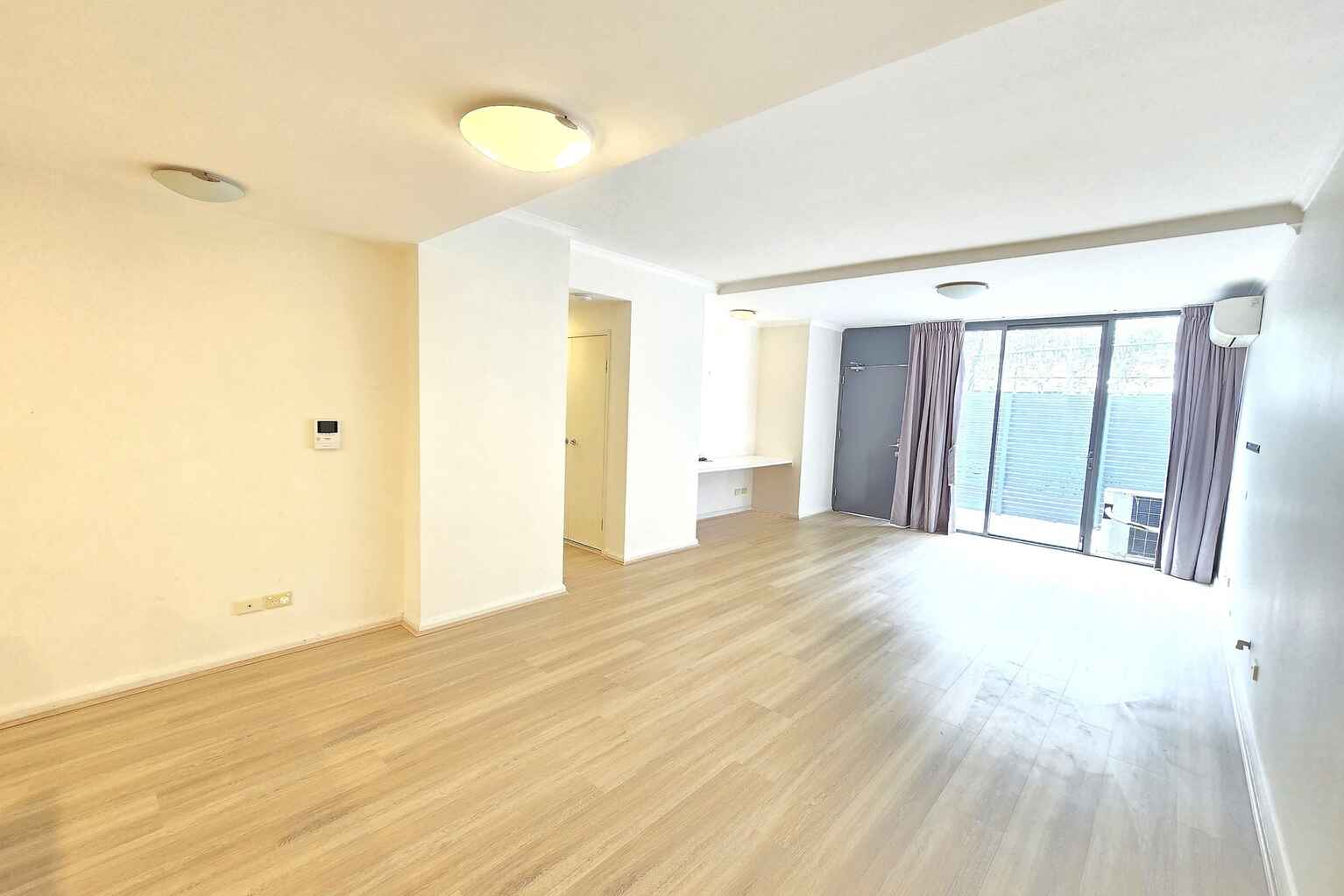 5/8 Grandstand Parade Zetland 5/8 Grandstand Parade Zetland