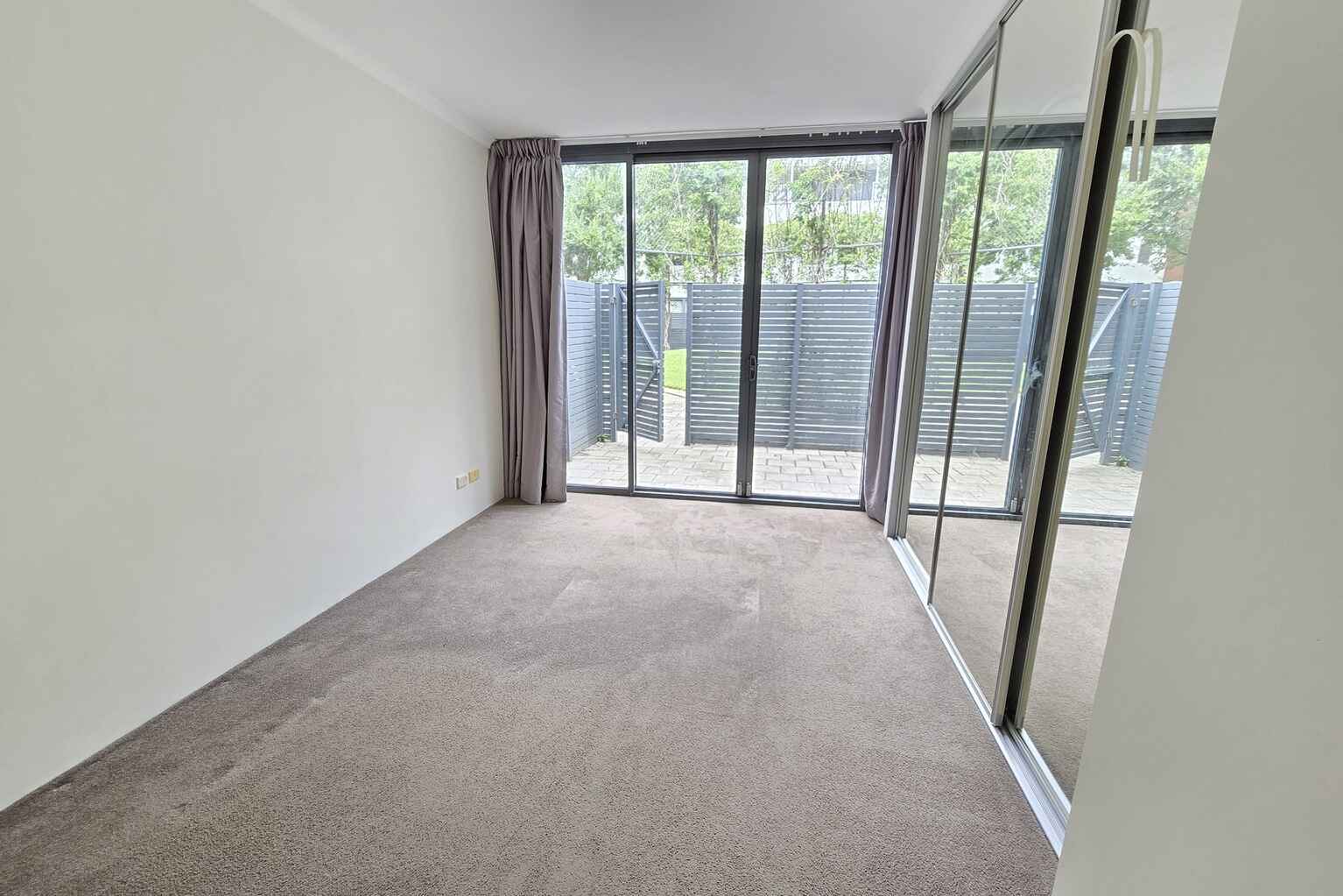 5/8 Grandstand Parade Zetland 5/8 Grandstand Parade Zetland