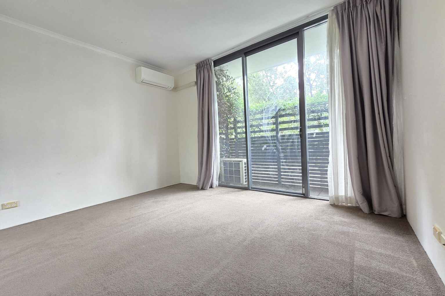 5/8 Grandstand Parade Zetland 5/8 Grandstand Parade Zetland