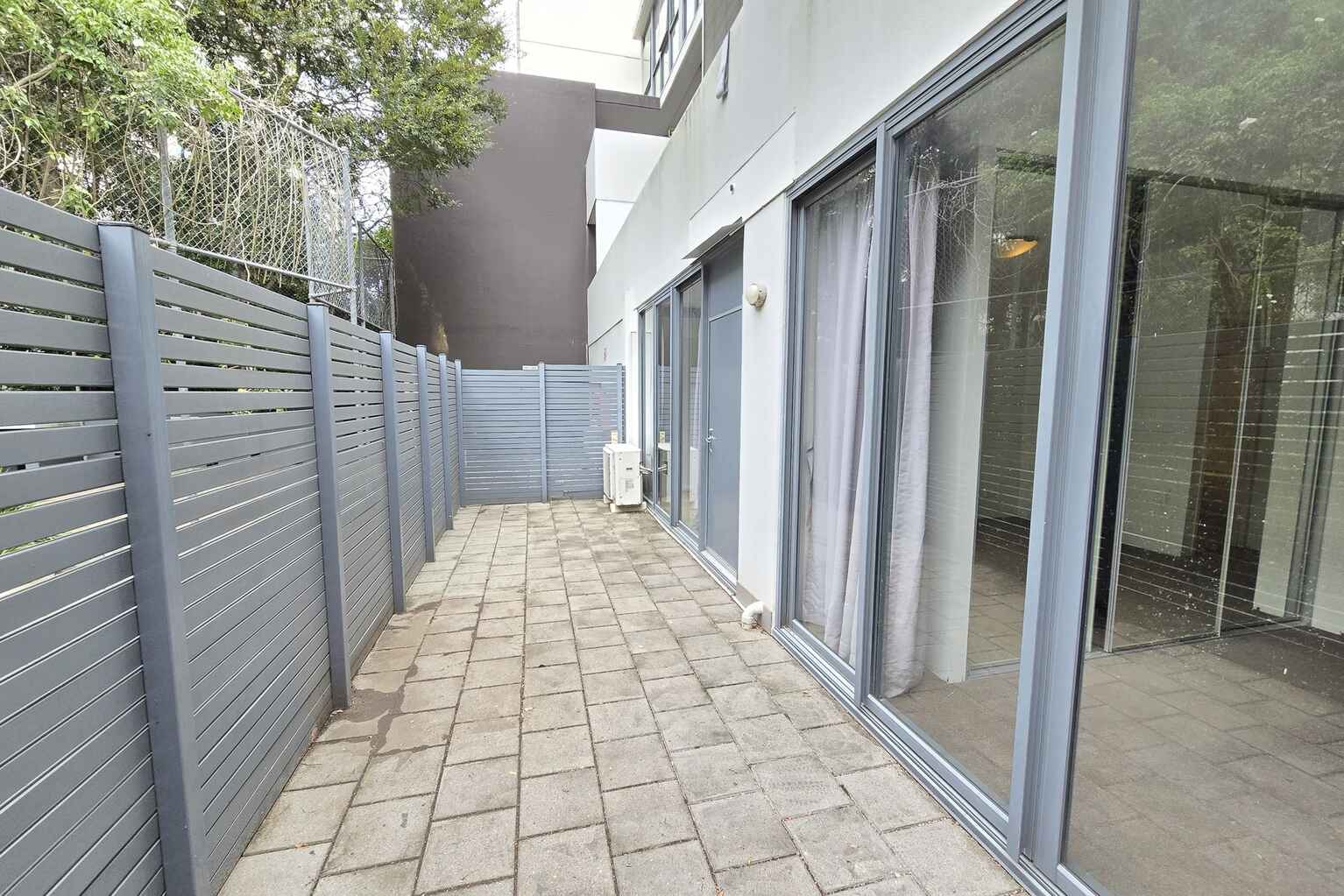 5/8 Grandstand Parade Zetland 5/8 Grandstand Parade Zetland