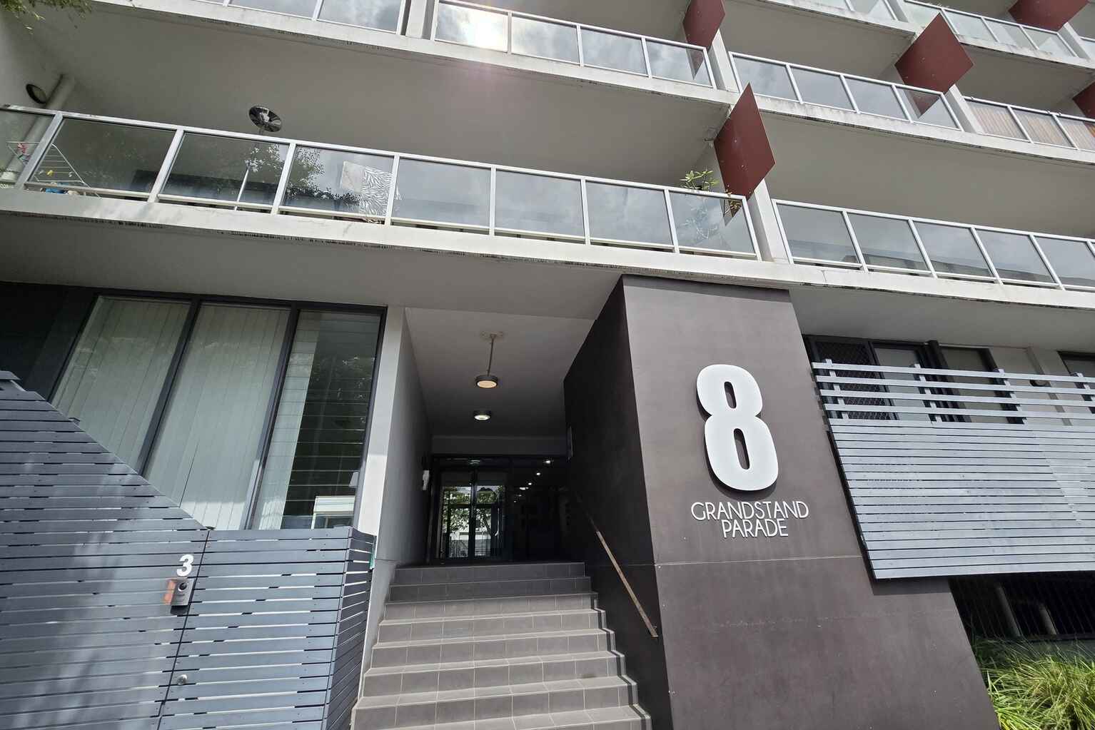 5/8 Grandstand Parade Zetland 5/8 Grandstand Parade Zetland