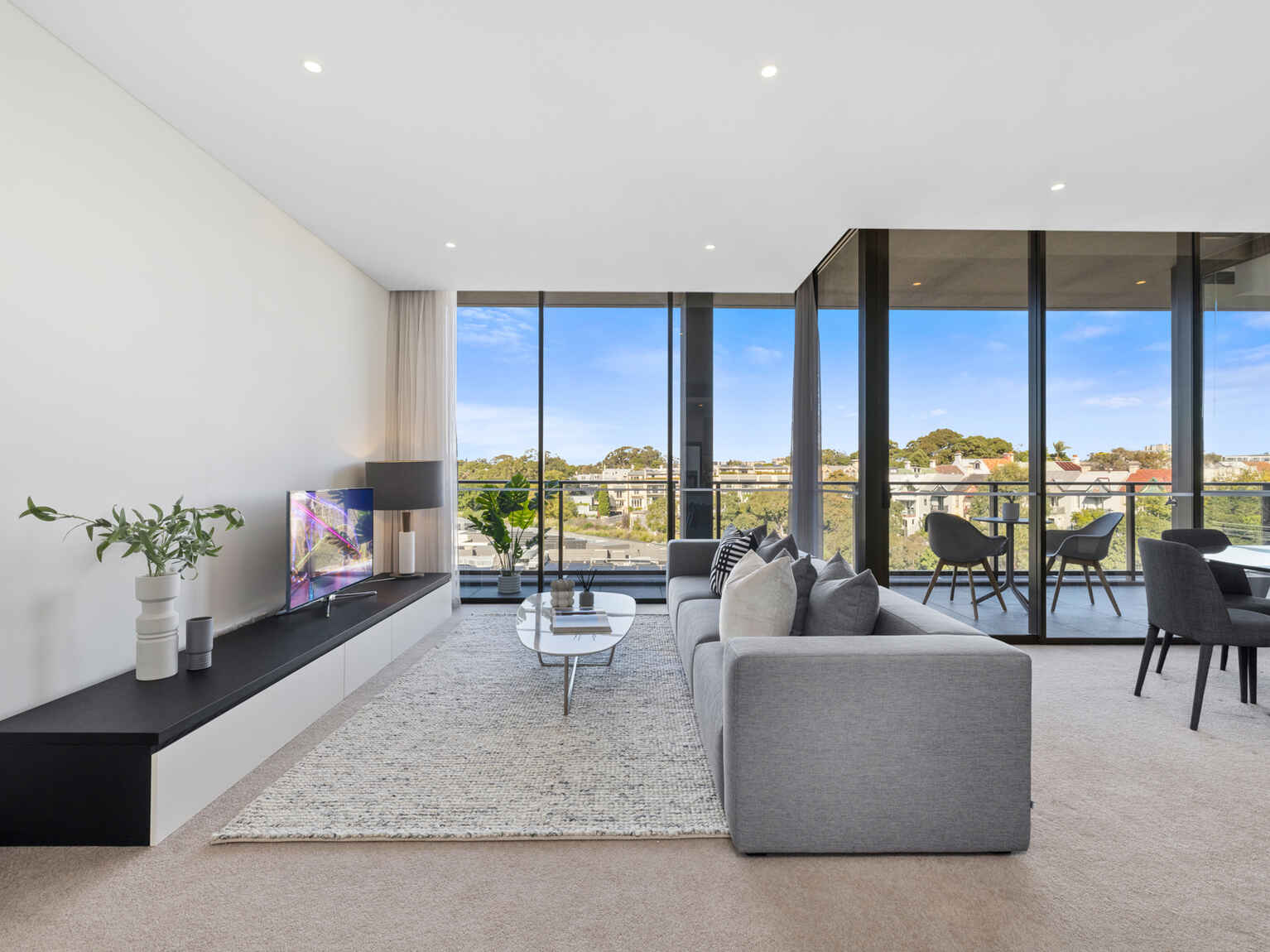 803/17 Grattan Close Forest Lodge